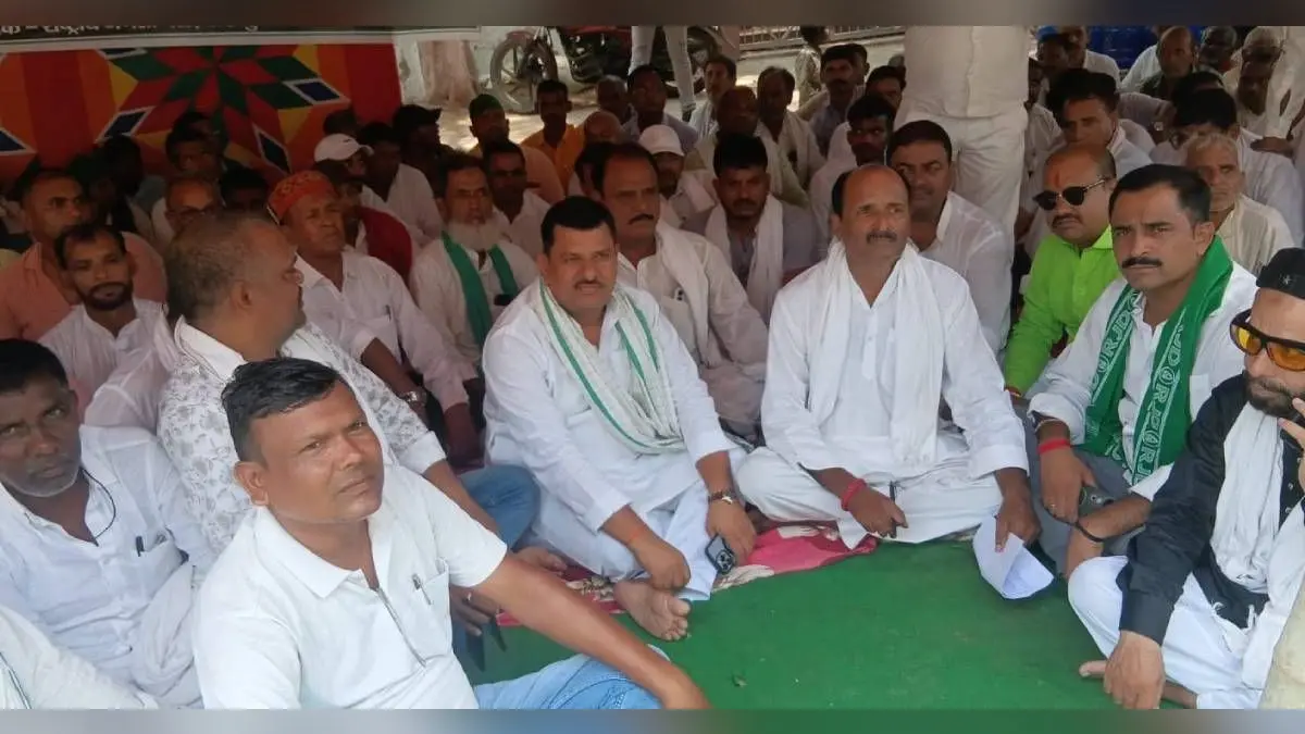 शेखपुरा में महंगाई, भ्रष्टाचार और अपराध के खिलाफ राजद का धरना, पूर्व विधायक विजय सम्राट ने सरकार पर बोला हमला